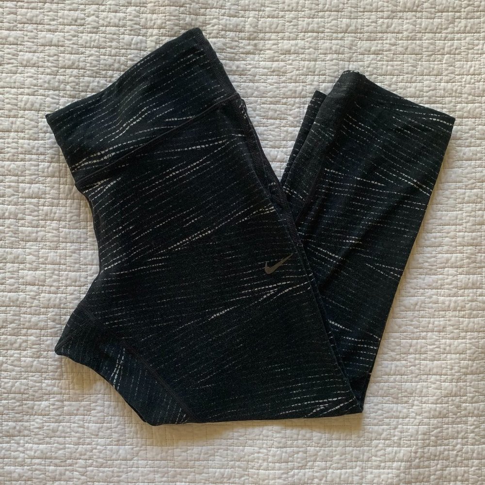 Nike Dri Fit Cropped Running Legging Size L Black and White Striped